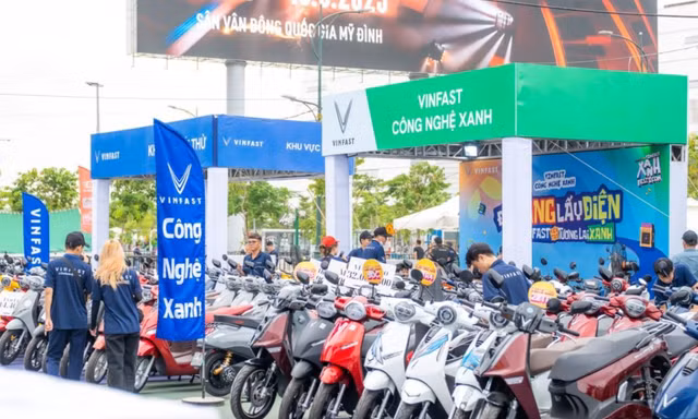 VinFast tổ chức chuỗi 'Thu xăng đổi điện' tại 34 trung tâm thương mại Vincom