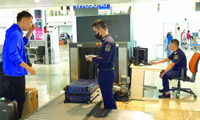 Hải quan Nội Bài ứng dụng công nghệ, phát hiện nhiều vụ vận chuyển ma túy, vàng trái phép
