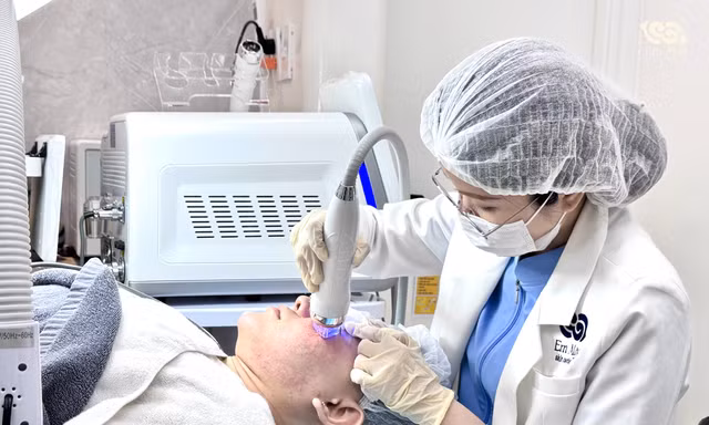 Tìm lại làn da mịn màng nhờ điều trị sẹo rỗ chuẩn y khoa tại Em Mây Skin Center