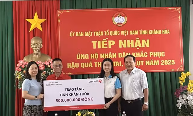 Cục Quản lý Công sản và Vietlott hỗ trợ người dân tỉnh Khánh Hòa sau đợt bão lũ lịch sử 