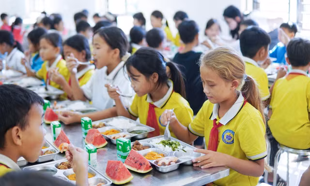 Chăm em đủ chất: Khi những bữa ăn học đường 'gieo mầm' cho tương lai của trẻ