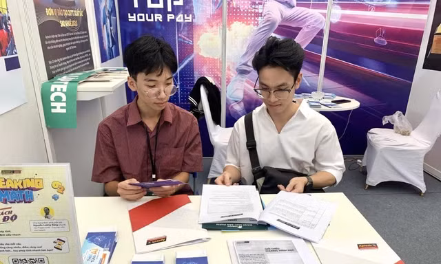 Lan tỏa tri thức số: Aptech nhân rộng Dự án phổ cập AI cho cộng đồng