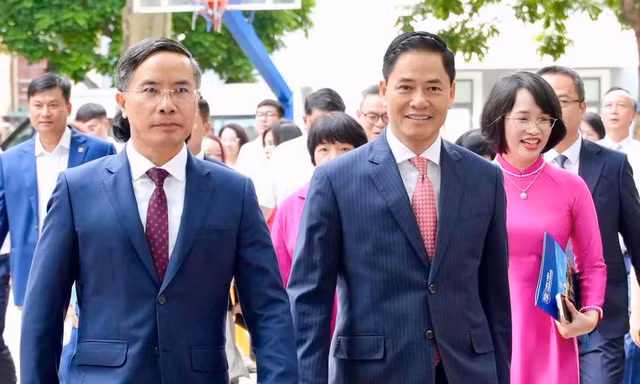 Hơn 10 tỉ đồng học bổng cho sinh viên Học viện Ngân hàng