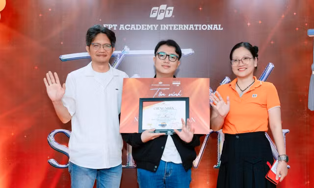 Hai thế hệ cùng chọn FPT: Ba học FPT Aptech, con theo đuổi thiết kế tại FPT Arena Multimedia 