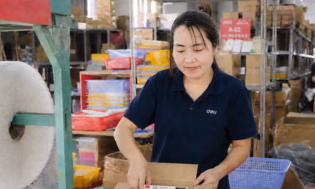 Cao điểm mua sắm mùa tựu trường trên TMĐT: Số lượng nhà bán và lượt tìm kiếm tăng trưởng đáng kể