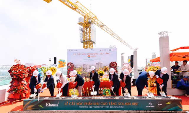 Solaria Rise chính thức cất nóc, đánh dấu cột mốc tiến độ mới tại Waterpoint