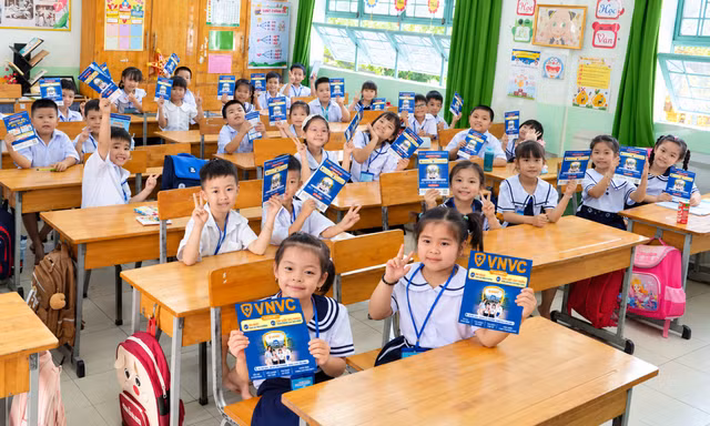 VNVC dành gần 50 tỷ đồng giúp hơn 25.000 học sinh tiêm chủng bổ sung
