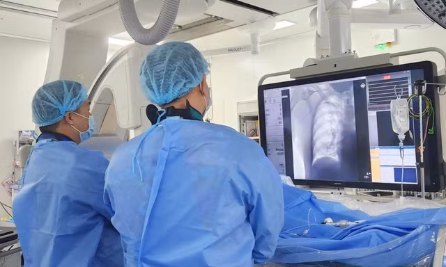 Bảo tồn thận ghép cho bệnh nhân U70 nhờ kỹ thuật chụp mạch bằng khí CO₂