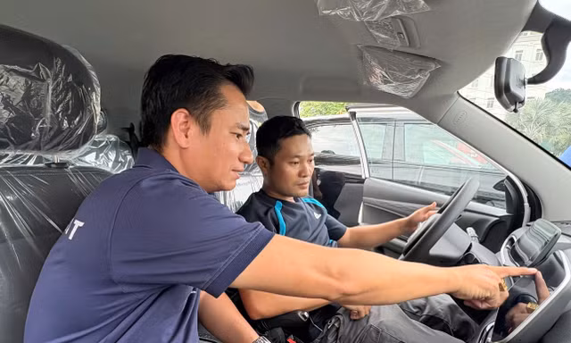 Khách hàng Nghệ An xếp hàng lái thử VinFast VF 5: Nhỏ gọn nhưng đủ chất, lái đã, lời ngay từ lúc xuống tiền