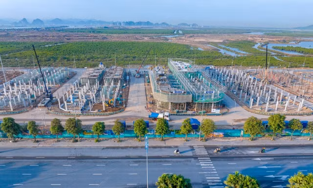 Cận cảnh công trường gần 9.000 công nhân ngày đêm dựng xây diện mạo Vinhomes Global Gate Hạ Long
