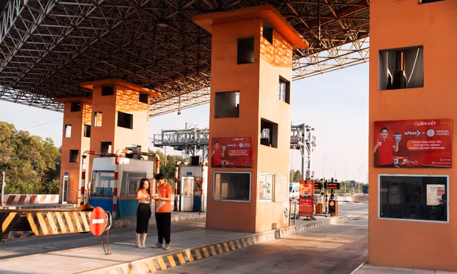 Thêm giải pháp “nguồn tiền dự phòng” hỗ trợ ô tô qua trạm thu phí ETC khi quên nạp tiền