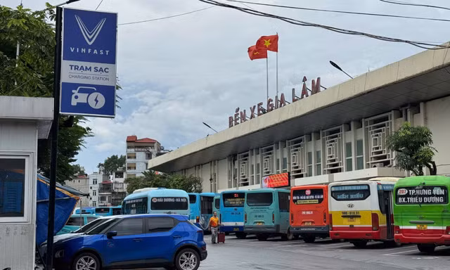 Mô hình trạm sạc tích hợp tại bến xe tạo thuận lợi cho tài xế dịch vụ