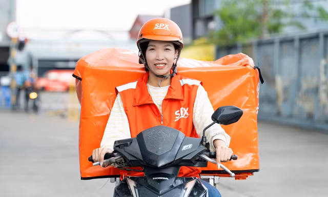 Chuyện tài xế SPX Express: 'Tôi trao đi cả niềm vui và sự an tâm qua từng kiện hàng'