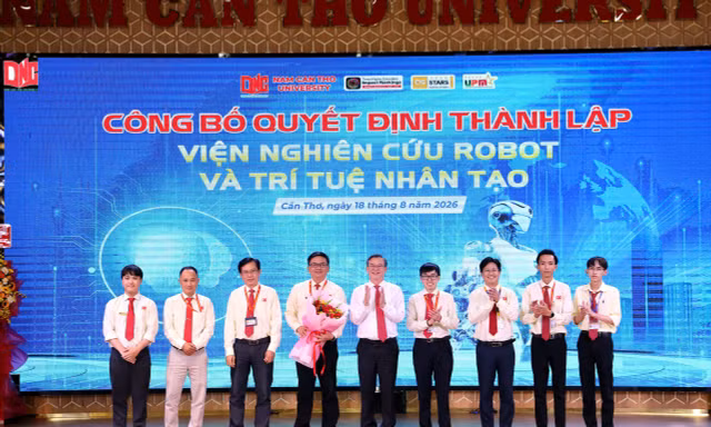 Đại học Nam Cần Thơ phát triển robot ‘dáng người’ tích hợp AI tiếng Việt