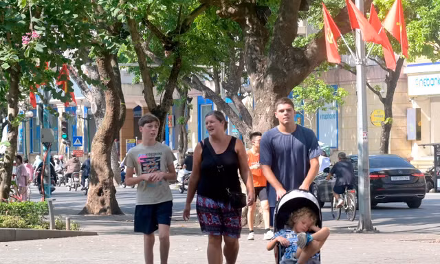Hà Nội đổi khác từ những vỉa hè thông thoáng giữa lòng phố cổ