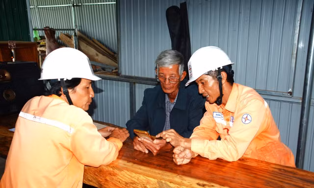 Điện về thắp lên khát vọng nơi biên viễn: Bài 4: Điện “nâng bước” chuyển đổi số