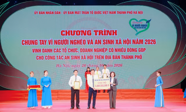 Vietcombank ủng hộ 5 tỷ đồng chung tay vì người nghèo và an sinh xã hội Thủ đô Hà Nội