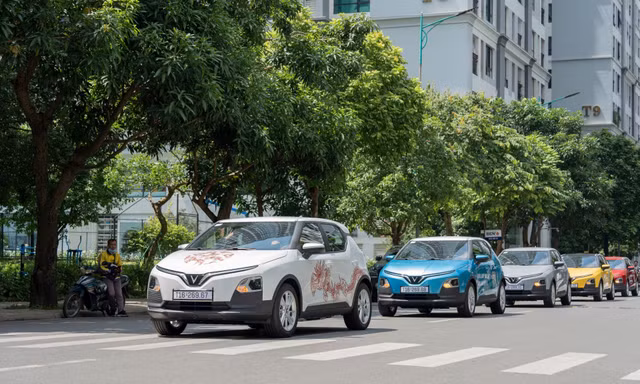 Nhân viên văn phòng nói về VinFast VF 5: Xe nhiều công nghệ, tiết kiệm chi phí từ sạc tới bảo dưỡng