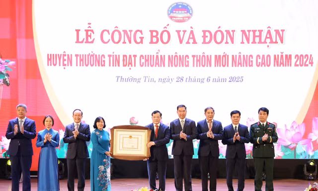 Thường Tín công bố và đón nhận danh hiệu Huyện đạt chuẩn nông thôn mới nâng cao