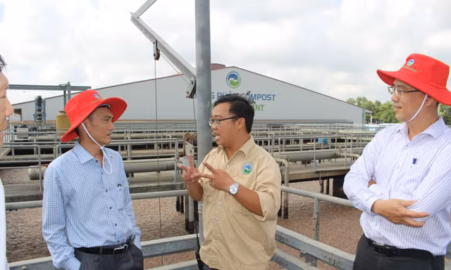 Lãnh đạo xã Hưng Long thăm và chúc mừng VWS nhân Ngày Doanh nhân Việt Nam