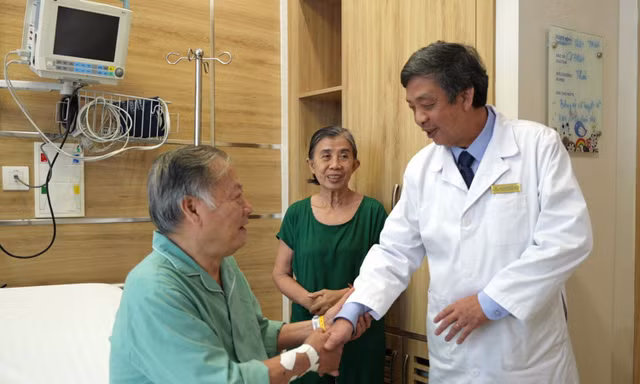 Thoát nhồi máu cơ tim nhờ kỹ thuật bóng phủ thuốc: Hy vọng mới cho người bệnh mạch vành tái hẹp
