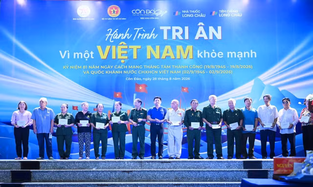 Long Châu đến Côn Đảo: Nối mạch tri ân, chăm sóc sức khỏe nơi đảo xa