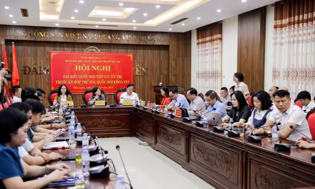 Agribank cùng Đoàn đại biểu Quốc hội thành phố Hà Nội trao 1 tỷ đồng hỗ trợ xây dựng Nhà Đại đoàn kết 