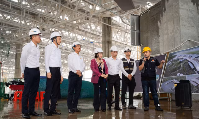 Nguyên lãnh đạo Đảng và Nhà nước đến thăm các dự án APEC đang thi công ‘thần tốc’ tại Phú Quốc
