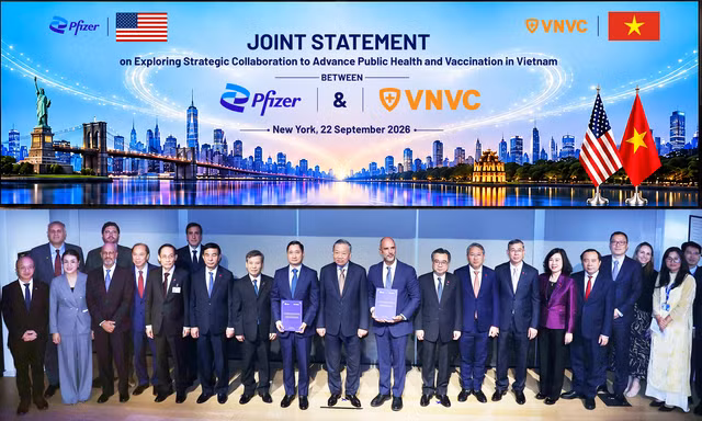 Công ty Vắc xin VNVC và Tập đoàn Pfizer trao văn kiện hợp tác tăng cường năng lực y tế Việt Nam tại Hoa Kỳ
