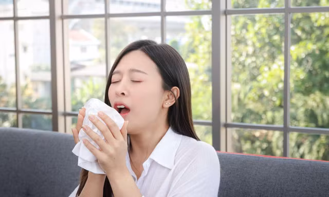 Đờm, ho, ngứa họng, khản tiếng mùa hè: Nguyên nhân và giải pháp xử lý hiệu quả
