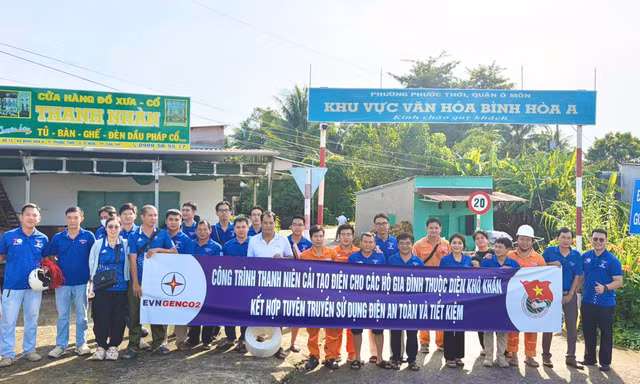Tuổi trẻ EVNGENCO2 chung tay cải tạo điện cho các hộ dân khó khăn