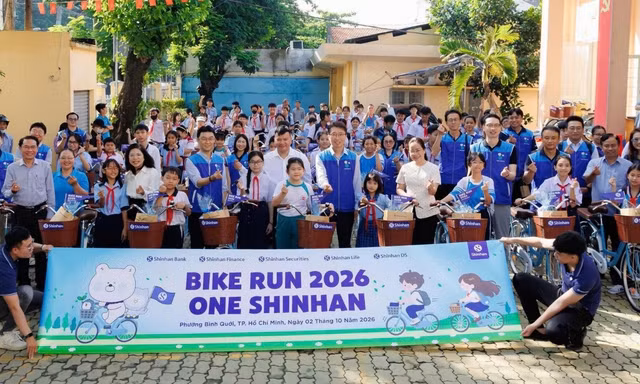 Các công ty thành viên Shinhan Financial Group tại Việt Nam tặng xe đạp, đồng hành với học sinh khó khăn đến trường