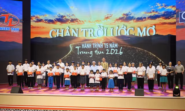Hành trình 15 năm chắp cánh ước mơ cho 169 học sinh nghèo