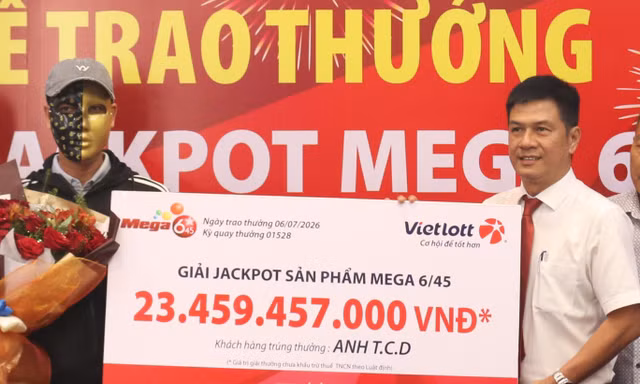 Đang uống cà phê, phát hiện trúng Vietlott hơn 23 tỷ đồng
