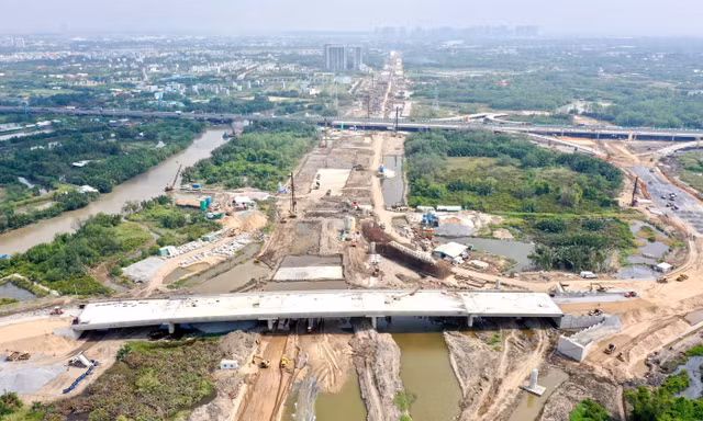 Giải ngân đầu tư công: Chạy nước rút 'đẩy' hơn nửa triệu tỷ đồng vào nền kinh tế