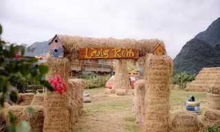 Làng rơm giữa miền di sản 