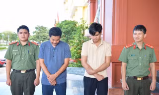 Khởi tố hai tài xế chở 10 người Trung Quốc tìm đường xuất cảnh trái phép 