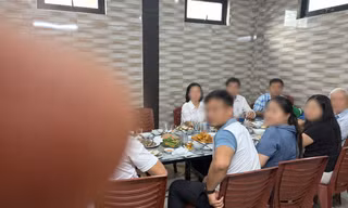 Bí thư xã bị phản ánh 'tụ tập ăn uống, sử dụng rượu, bia' trong giờ hành chính nói gì? 
