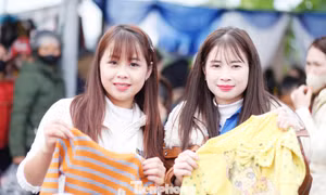 Người dân Đại Sơn vui vẻ tham gia gian hàng 0 đồng.