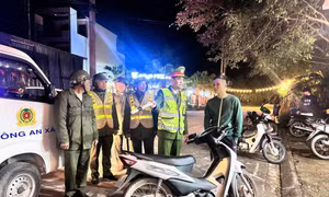 Những buổi tuần tra vào buổi tối của Công an xã Sơn Động được ghi lại, dựng thành video thu hút triệu view.