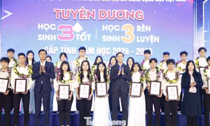 Tuyên dương sinh viên 5 tốt, học sinh 3 tốt cấp Trung ương.