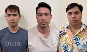 Các bị can Nguyễn Văn Hưng, Nguyễn Văn Phúc và Phan Quang Huỳnh (từ trái qua phải). Ảnh: Công an tỉnh Bắc Ninh.
