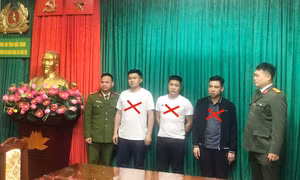 Công an làm việc với các đối tượng liên quan vụ án.