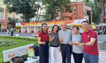 Ngay từ đầu giờ sáng, GS.TS Nguyễn Trung Việt – Hiệu trưởng (chính giữa) đã có mặt kiểm tra công tác nhập học cho tân sinh viên, hỗ trợ thí sinh và phụ huynh.