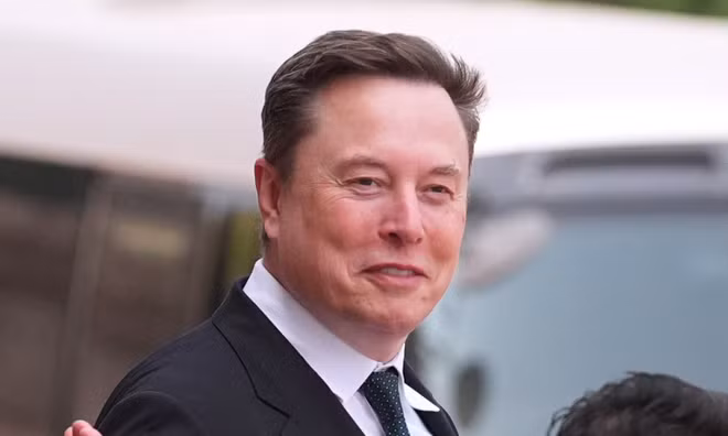Tỷ phú Musk thừa nhận đứng sau chuyện hạn chế tốc độ Starlink cho Ukraine
