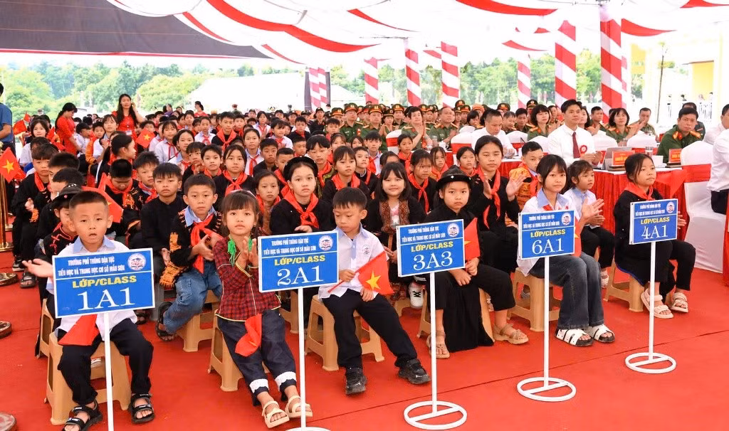 Lễ khai giảng năm học mới tại xã vùng biên Mẫu Sơn, Lạng Sơn sáng 5/9.