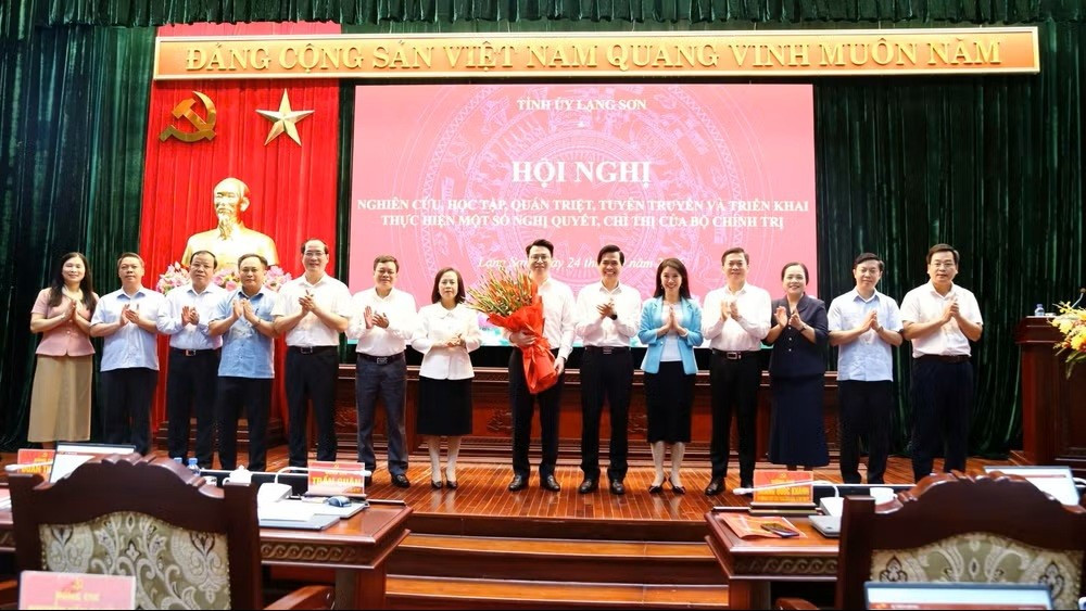 Ông Trần Quân ra mắt Tỉnh ủy Lạng Sơn Ông Trần Quân ra mắt Tỉnh ủy Lạng Sơn