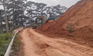 Thông xe đèo D’ran sau một tháng đóng vì sạt lở