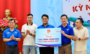‘Kỳ nghỉ hồng’ kết nối những tấm lòng nơi biên giới