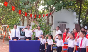 Rộn ràng khai giảng giữa trùng khơi Trường Sa